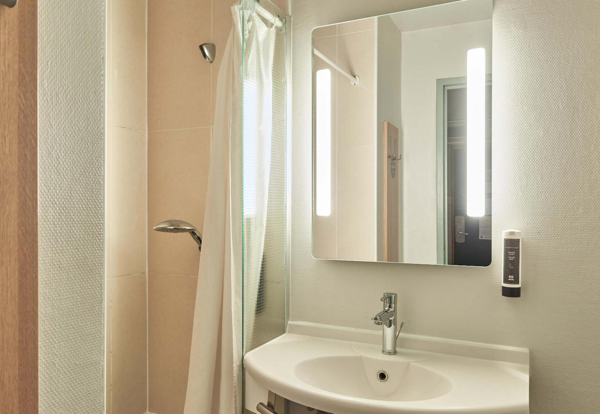 B&B Hotel Orgeval Екстериор снимка