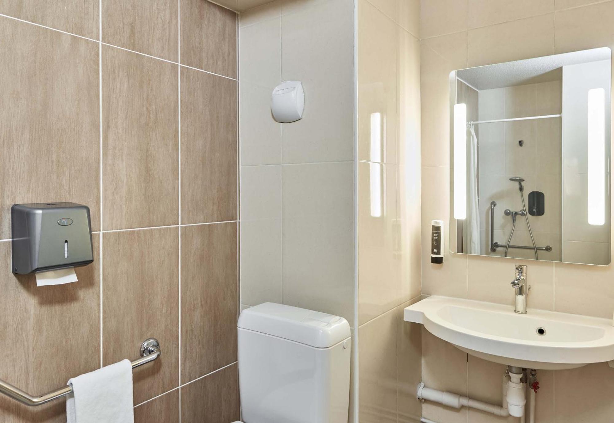 B&B Hotel Orgeval Екстериор снимка