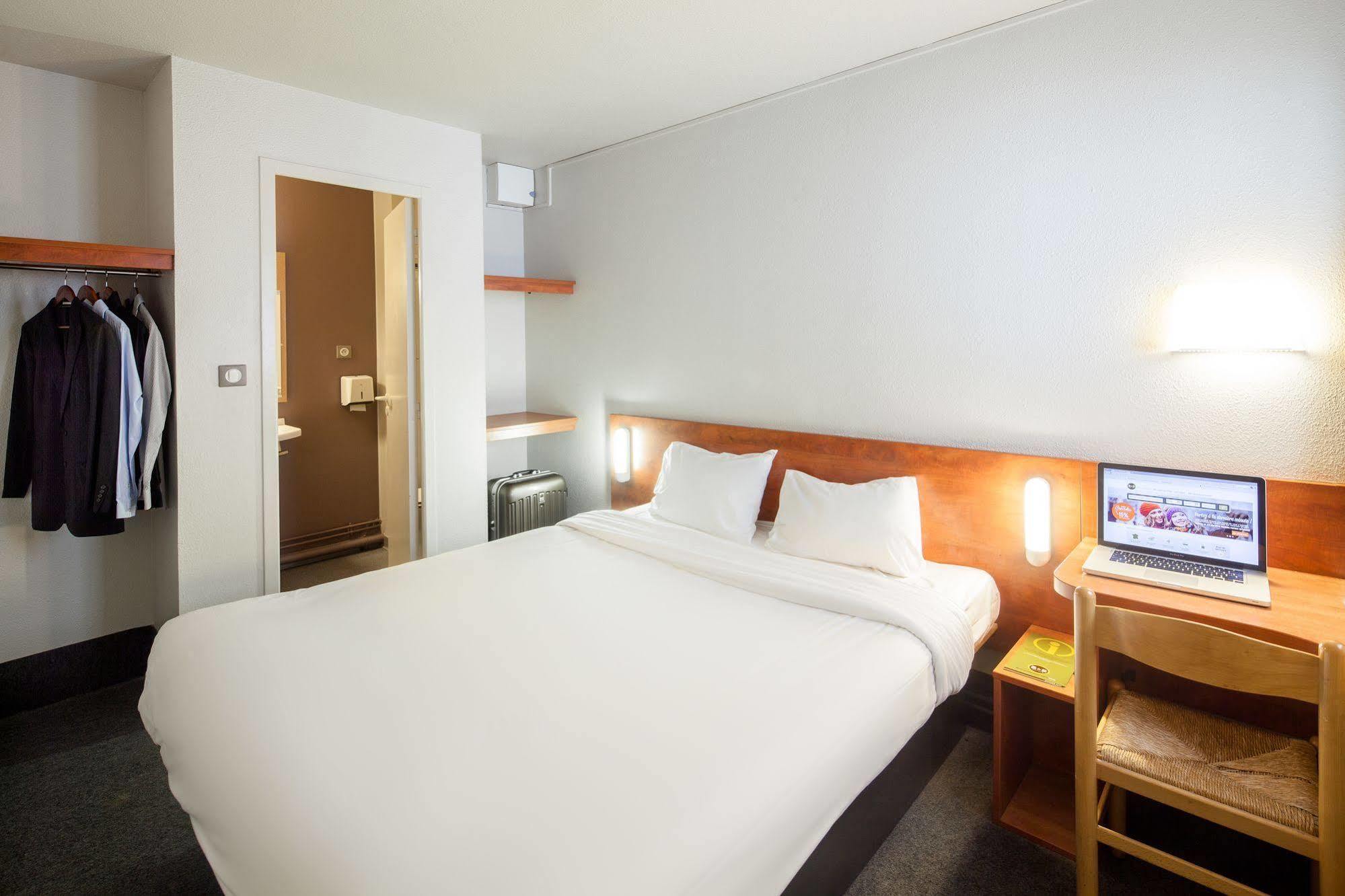 B&B Hotel Orgeval Екстериор снимка