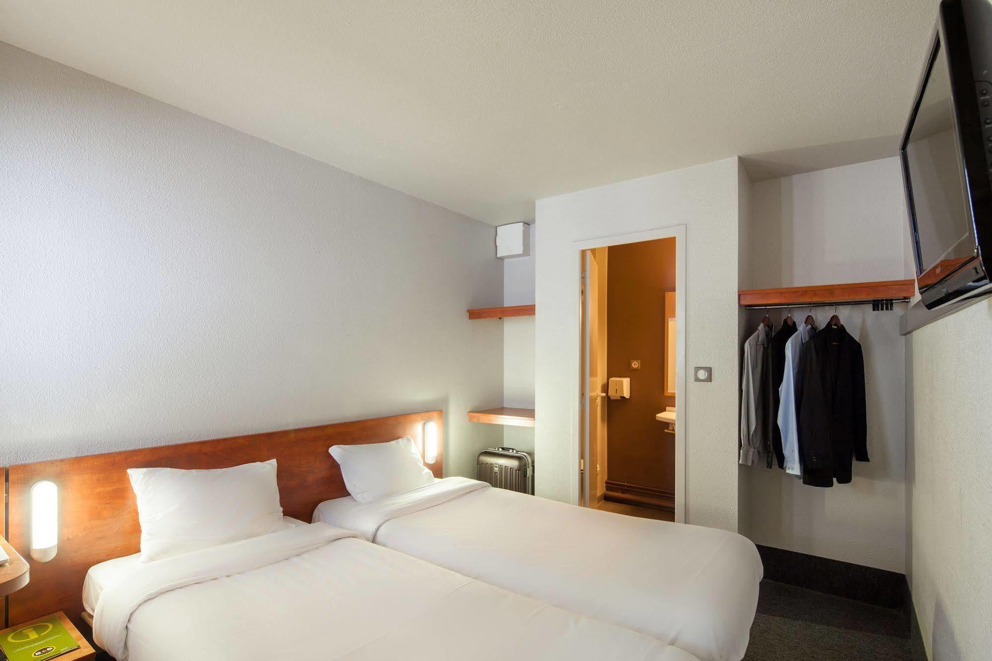 B&B Hotel Orgeval Екстериор снимка