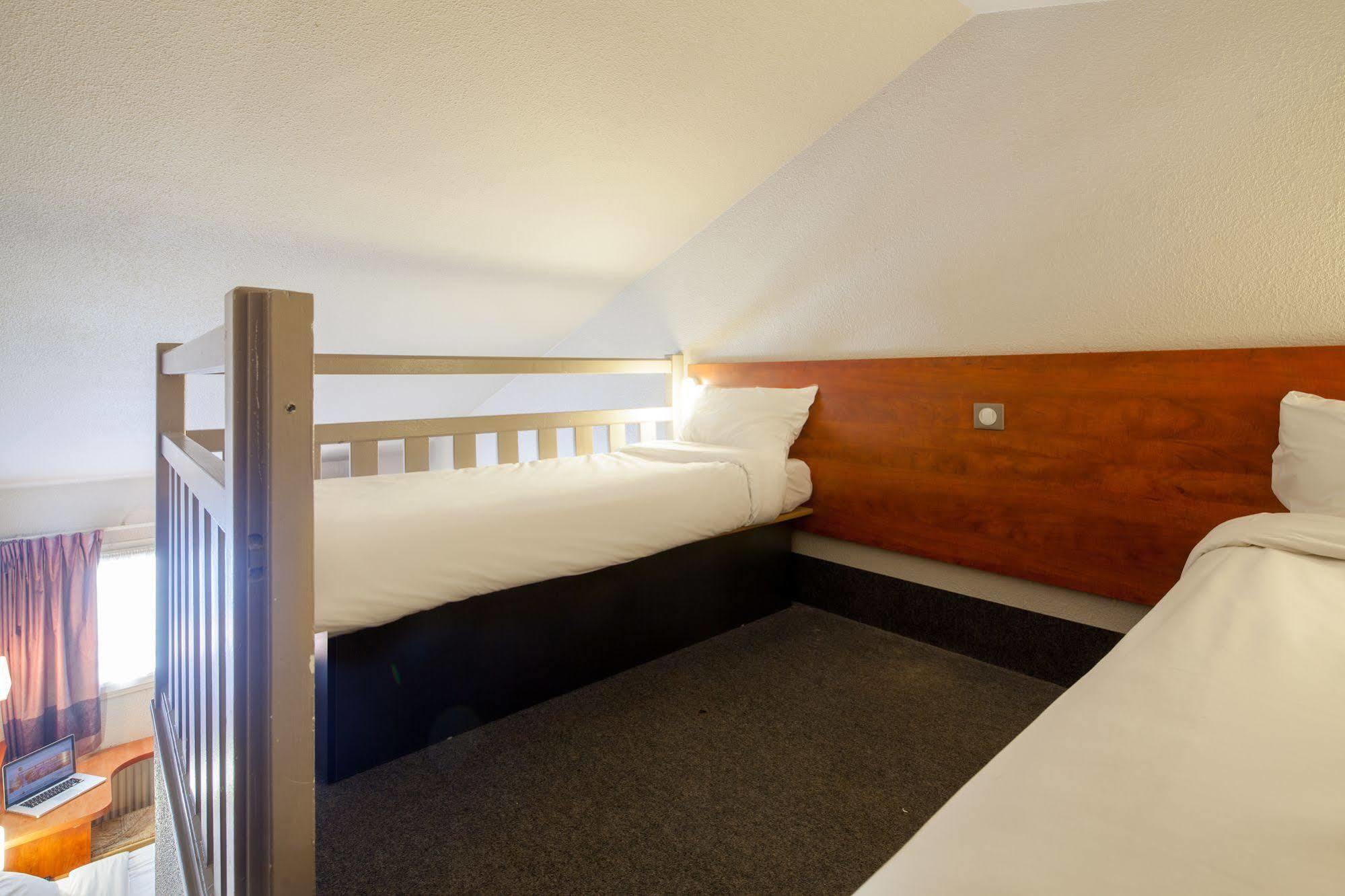 B&B Hotel Orgeval Екстериор снимка